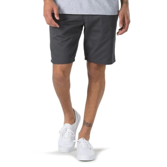 VANS Men’s Bermuda shorts Gray Relaxed fit Utility Skater Pockets Size 30 - Picture 1 of 9
